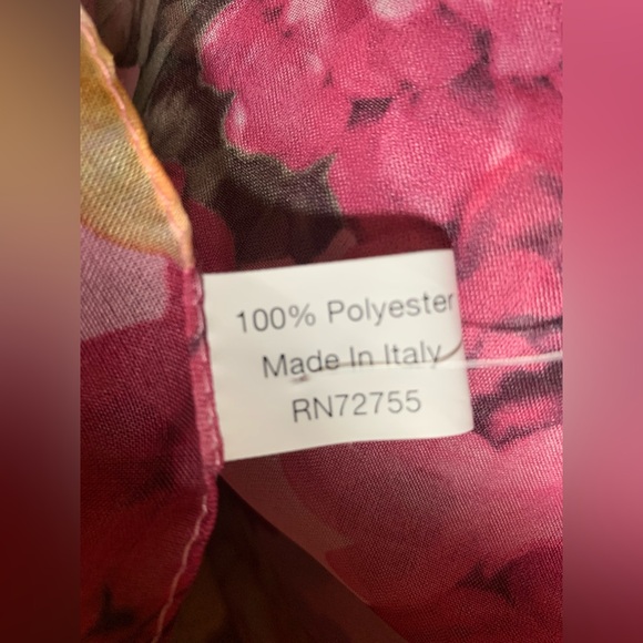 Villa Flora Beautiful Italian Floral Scarf NWT - Picture 3 of 5